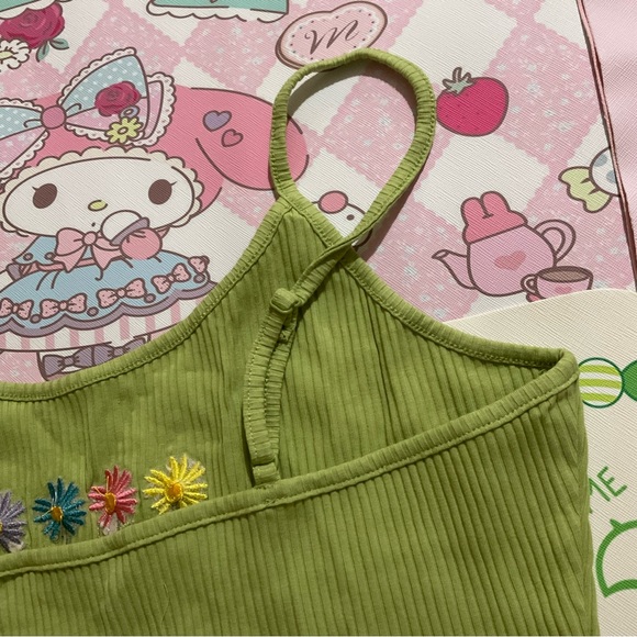 Green Rib-Knit Crop Cami Top with Embroidered Flowers Design NWOT - Picture 4 of 7
